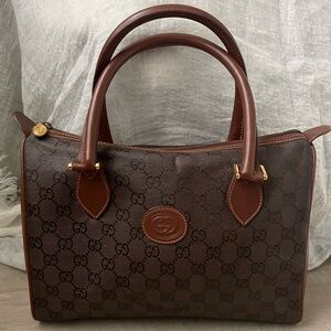 Authentic Gucci Vintage Purse in excellent condition